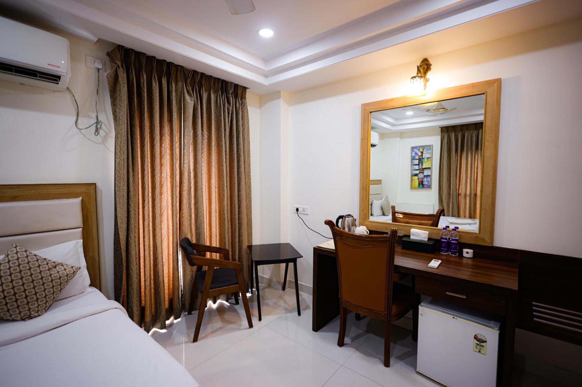 M Square Hotel Hyderabad Luaran gambar