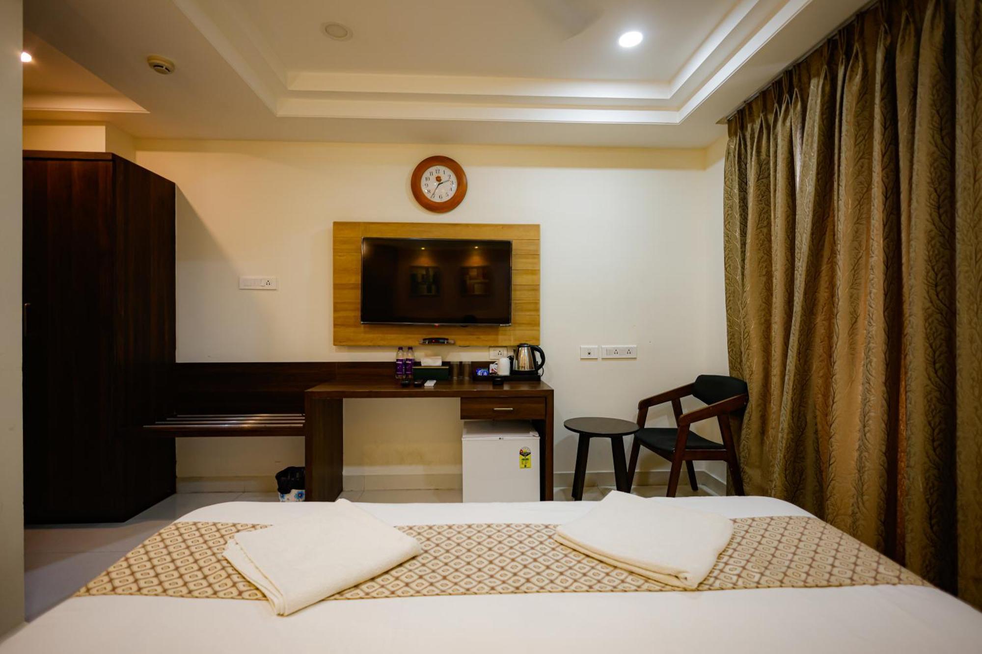 M Square Hotel Hyderabad Luaran gambar