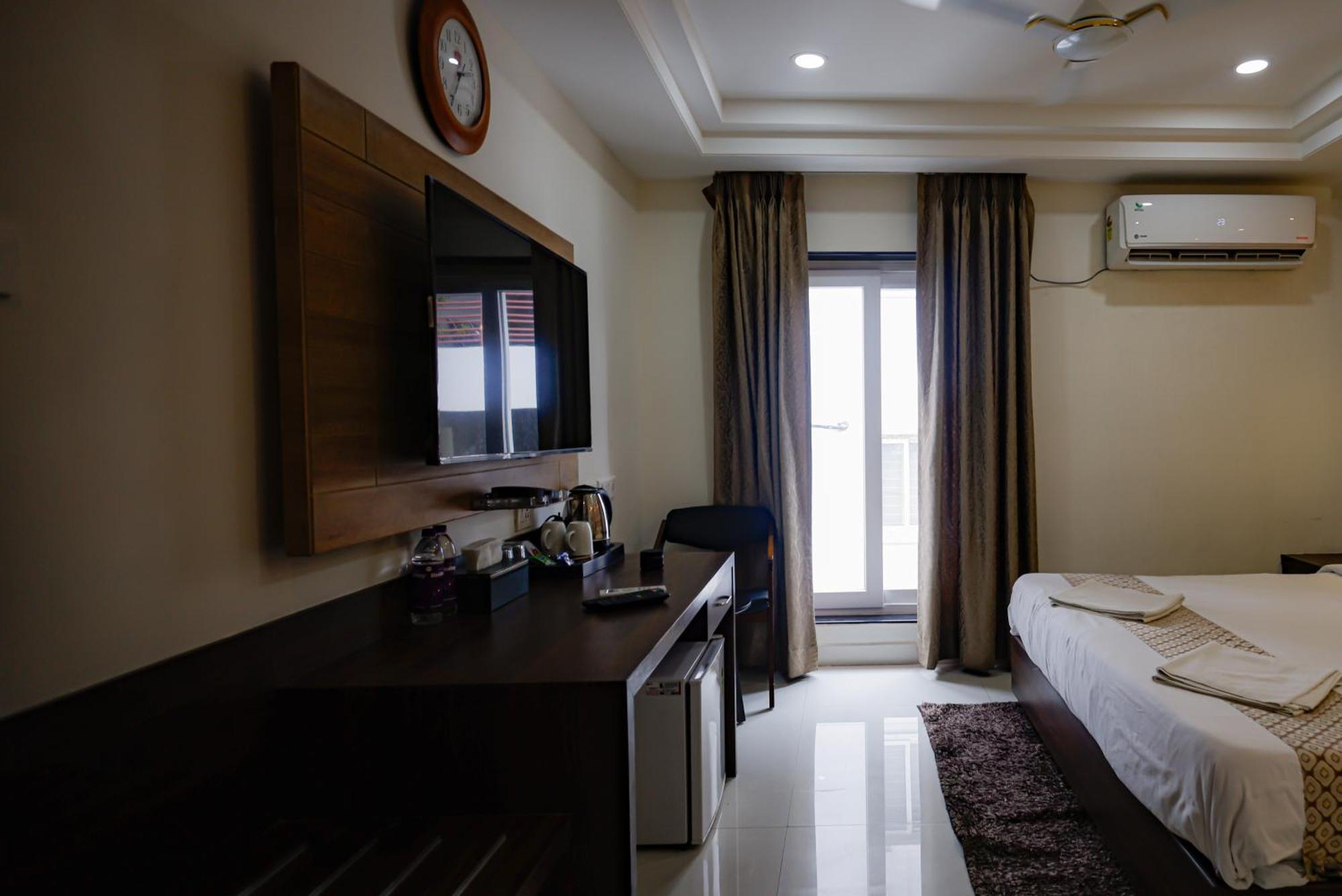 M Square Hotel Hyderabad Luaran gambar