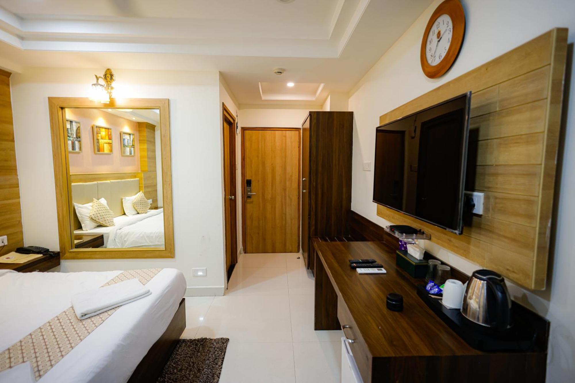 M Square Hotel Hyderabad Luaran gambar