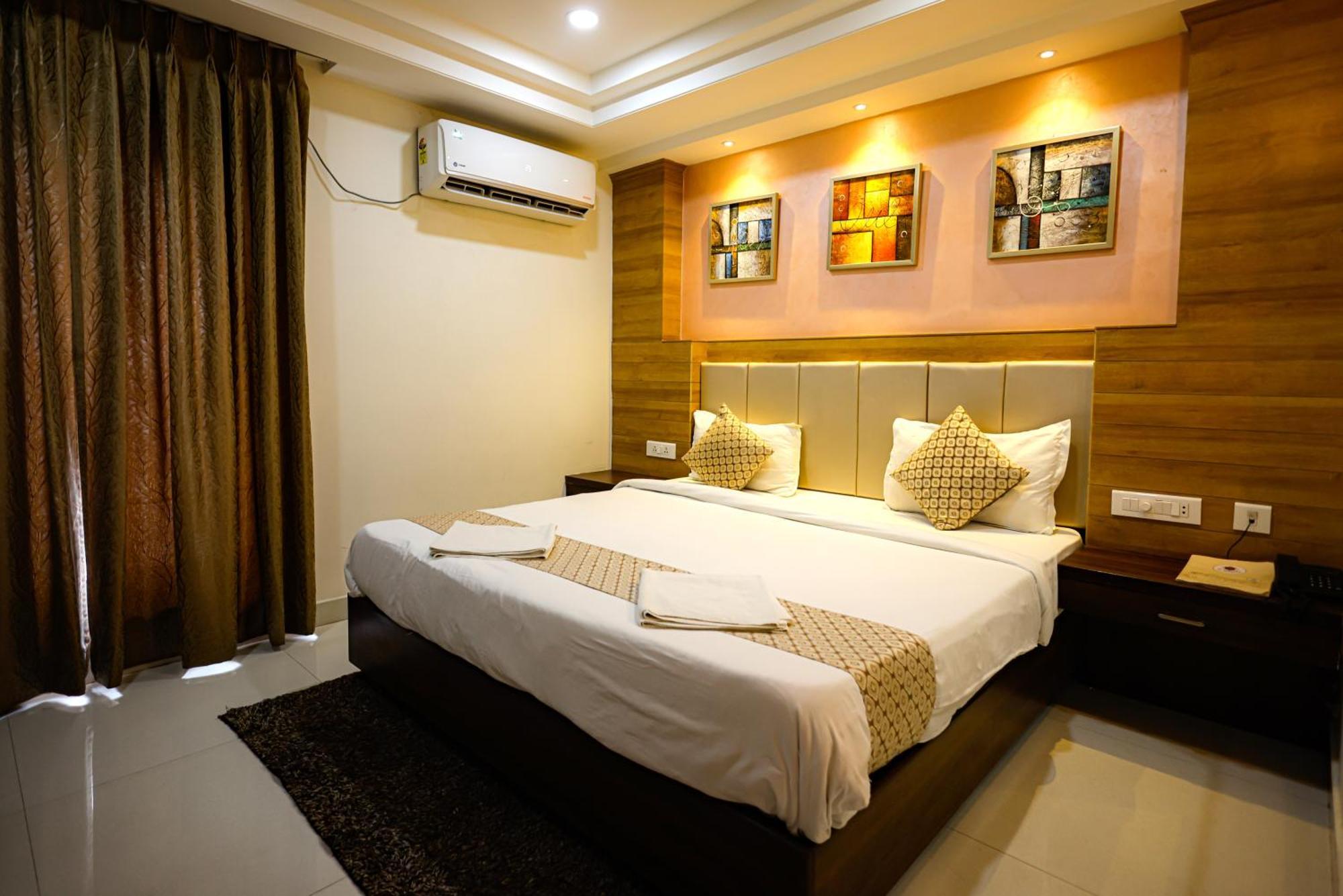 M Square Hotel Hyderabad Luaran gambar