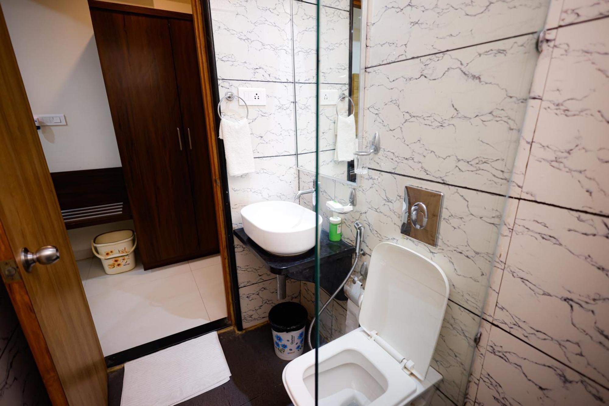 M Square Hotel Hyderabad Luaran gambar