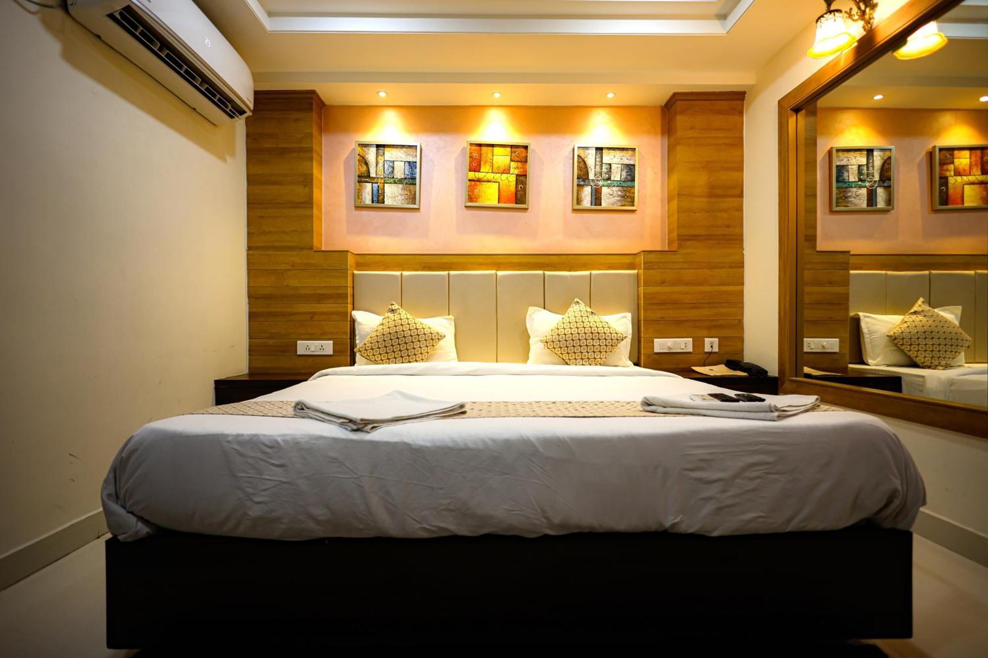 M Square Hotel Hyderabad Luaran gambar
