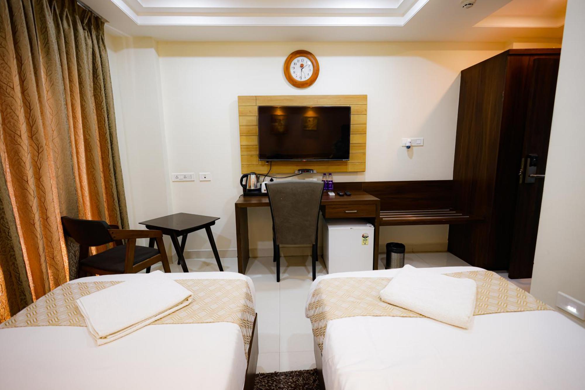 M Square Hotel Hyderabad Luaran gambar