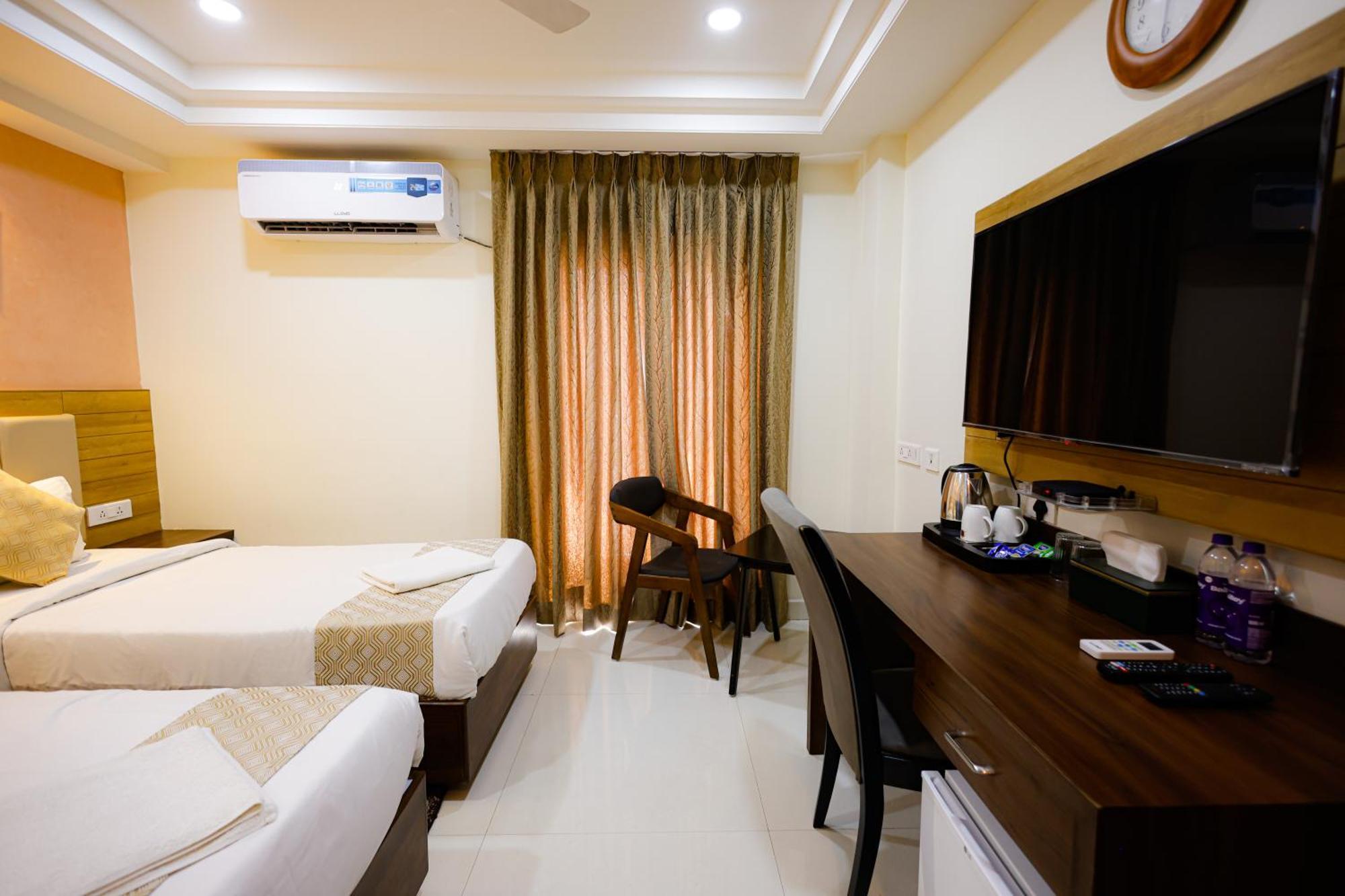 M Square Hotel Hyderabad Luaran gambar