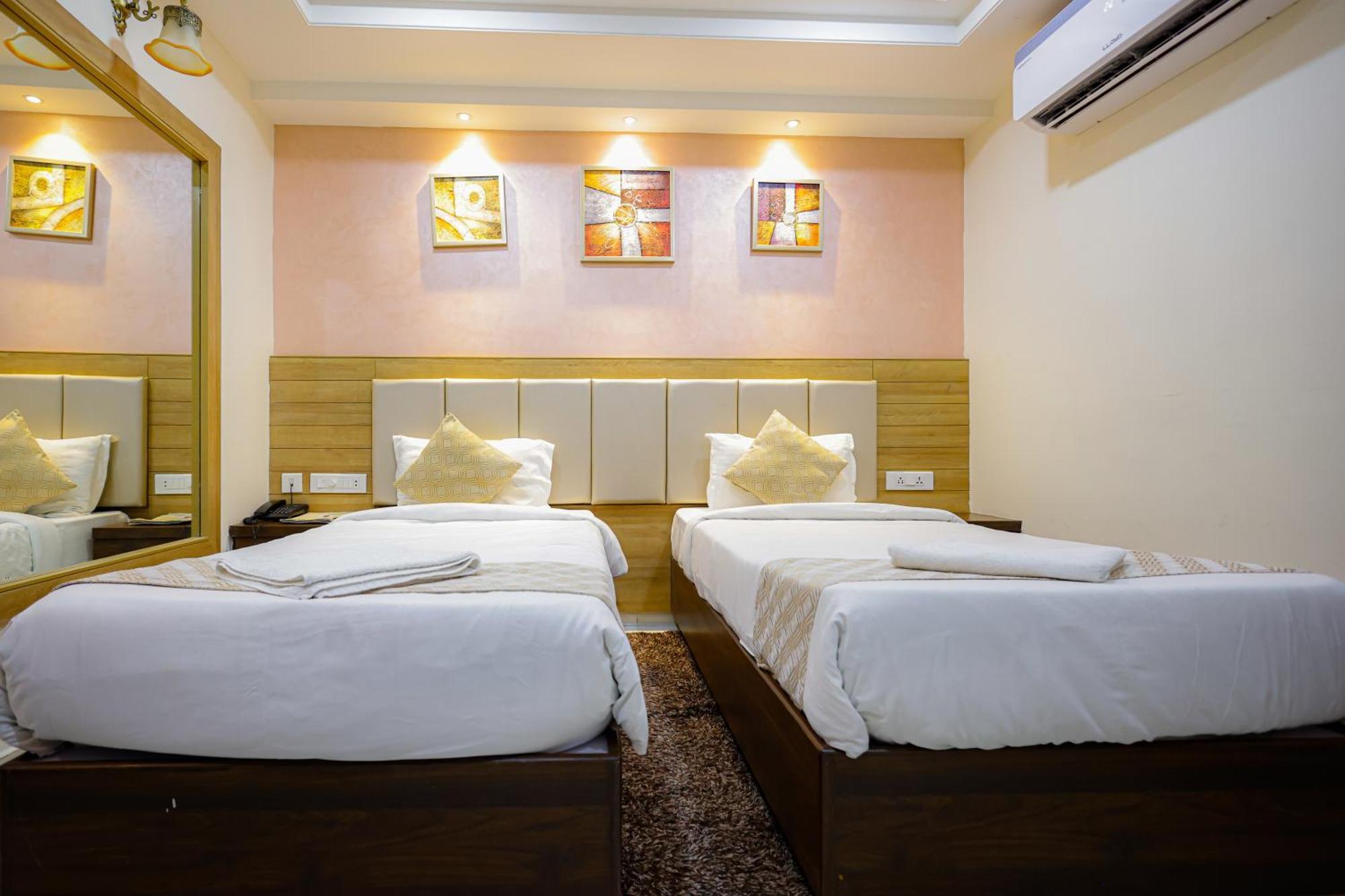 M Square Hotel Hyderabad Luaran gambar