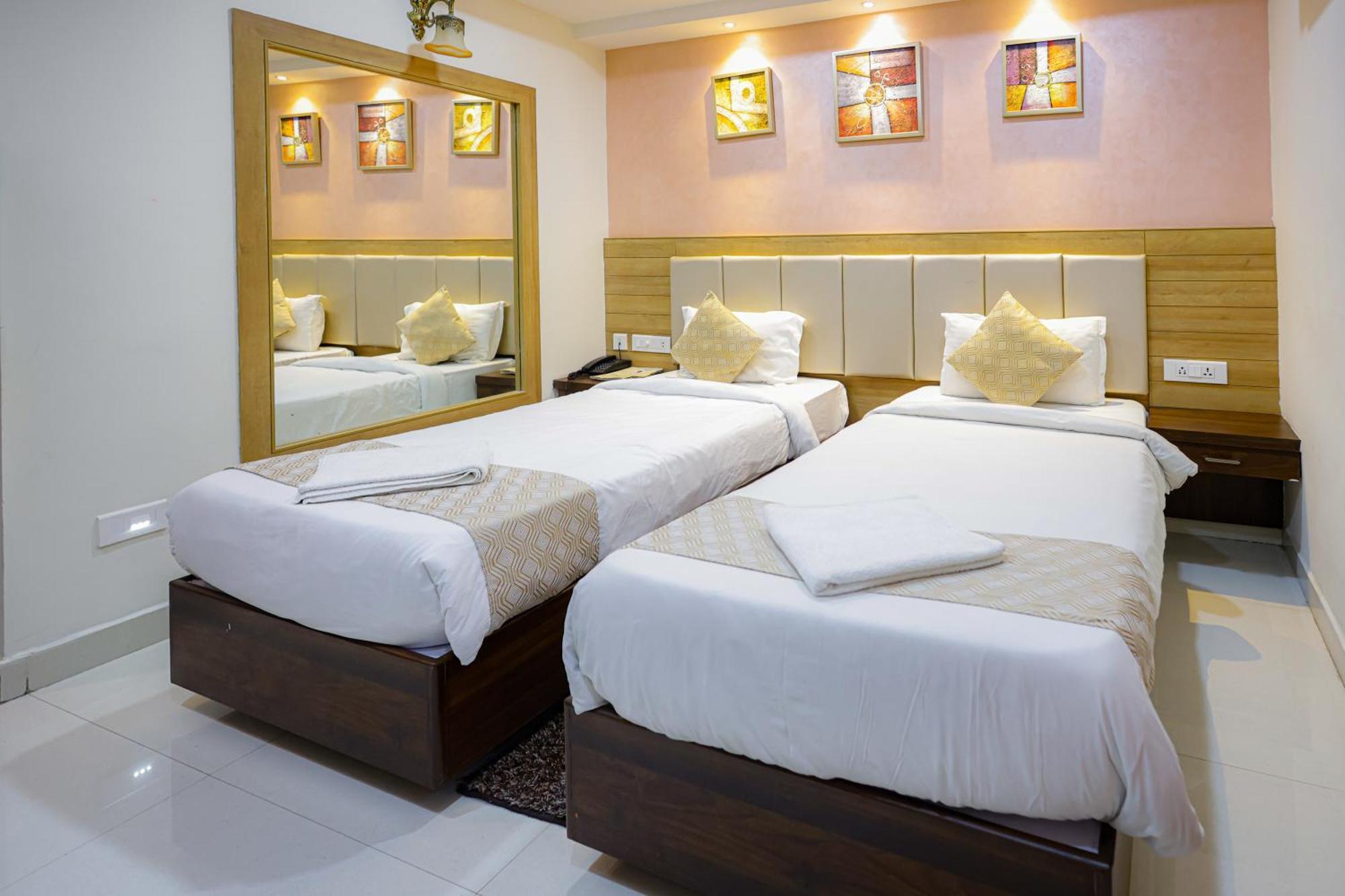 M Square Hotel Hyderabad Luaran gambar