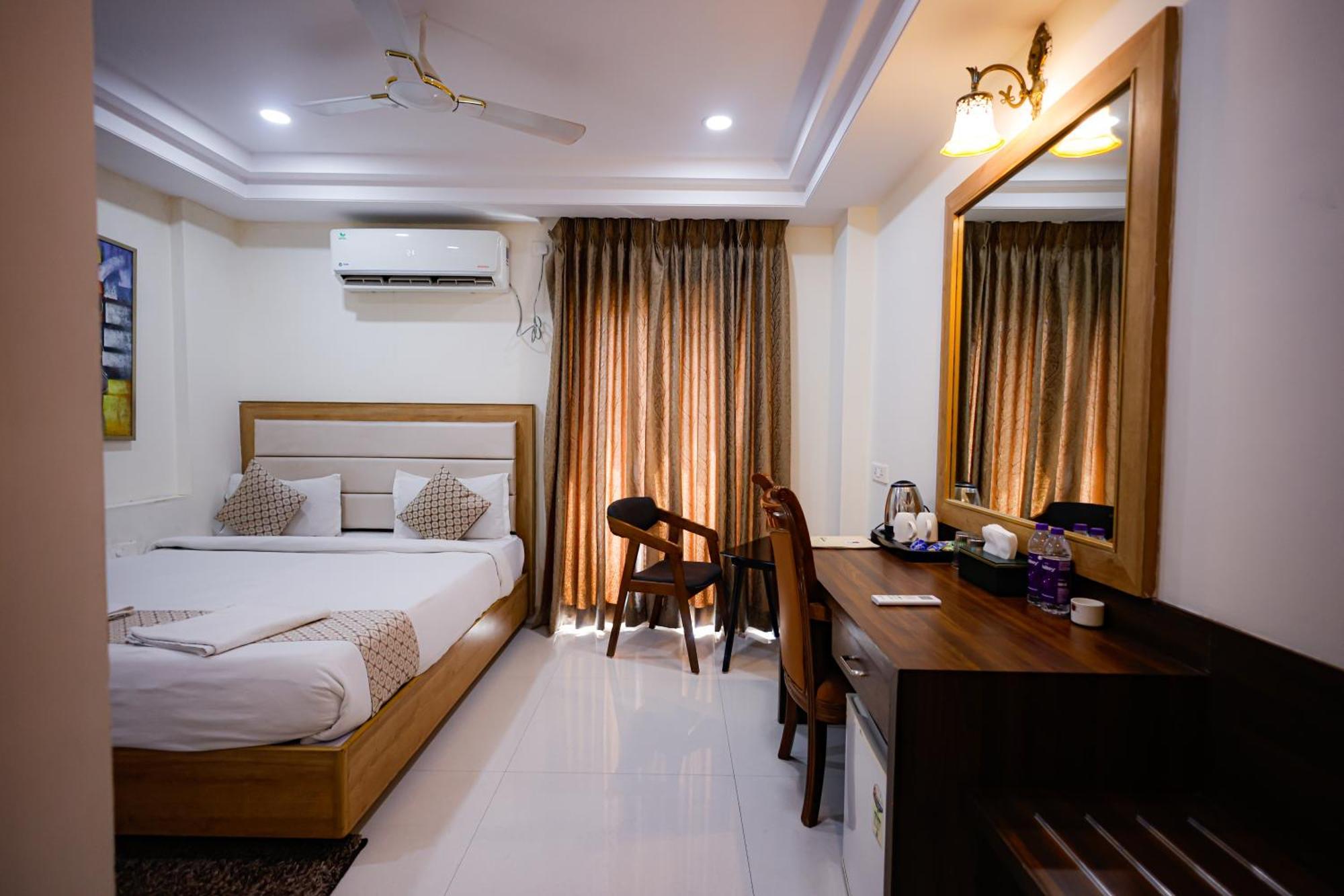 M Square Hotel Hyderabad Luaran gambar